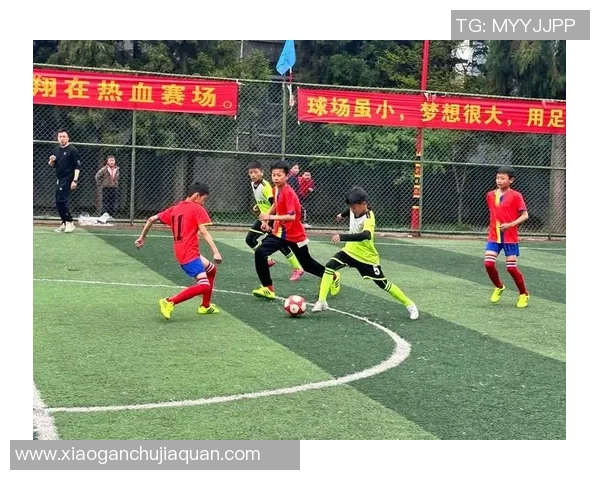 足球巨星闪耀绿茵场展现无与伦比的竞技魅力与精神力量