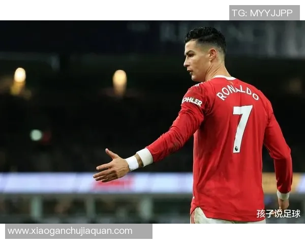 足球球星背后的传奇故事与成长历程揭示他们成功的秘密